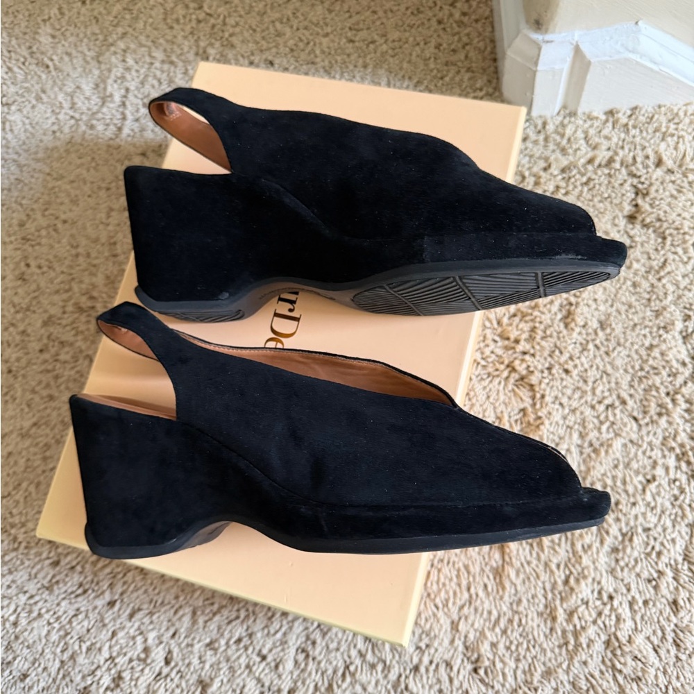 L’AmourDesPieds Black Suede Odetta Peep Toe Sling Back Wedge Sandals Size 10